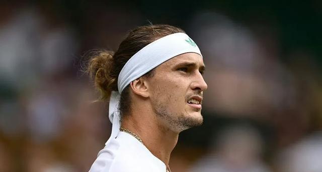 温网逆转澳网，兹维列夫点燃赛场