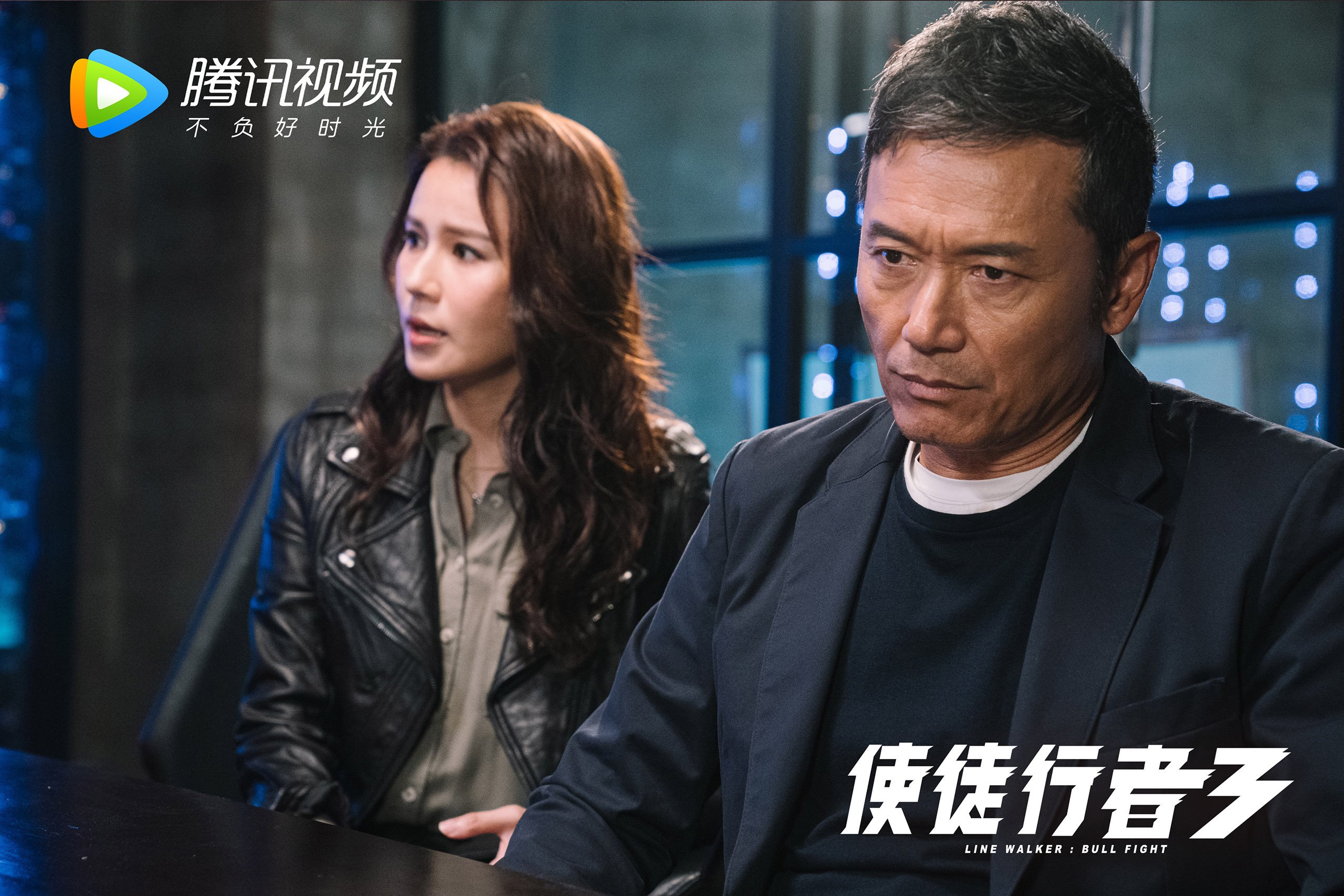 开云体育在线-福克斯加冕夜，从撕裂防线到定义冠军气质